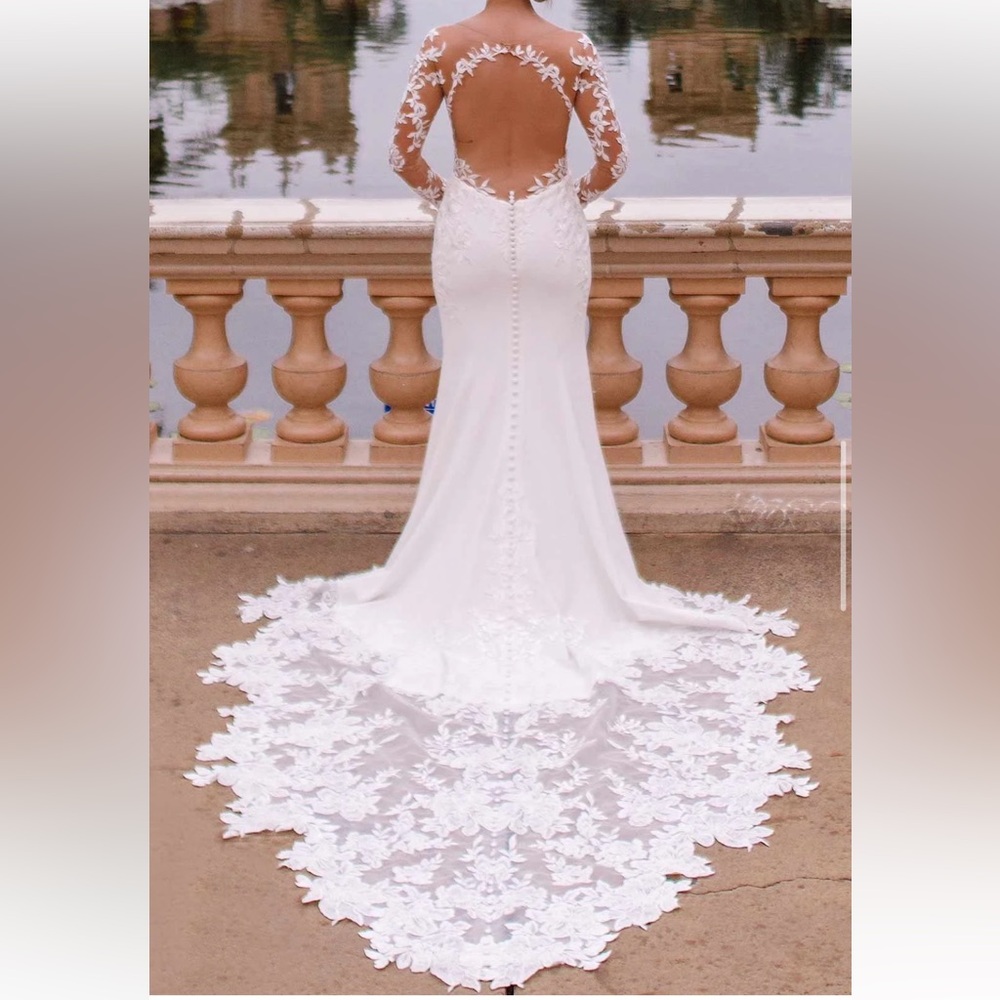 Essense of Australia Lace Wedding Dress